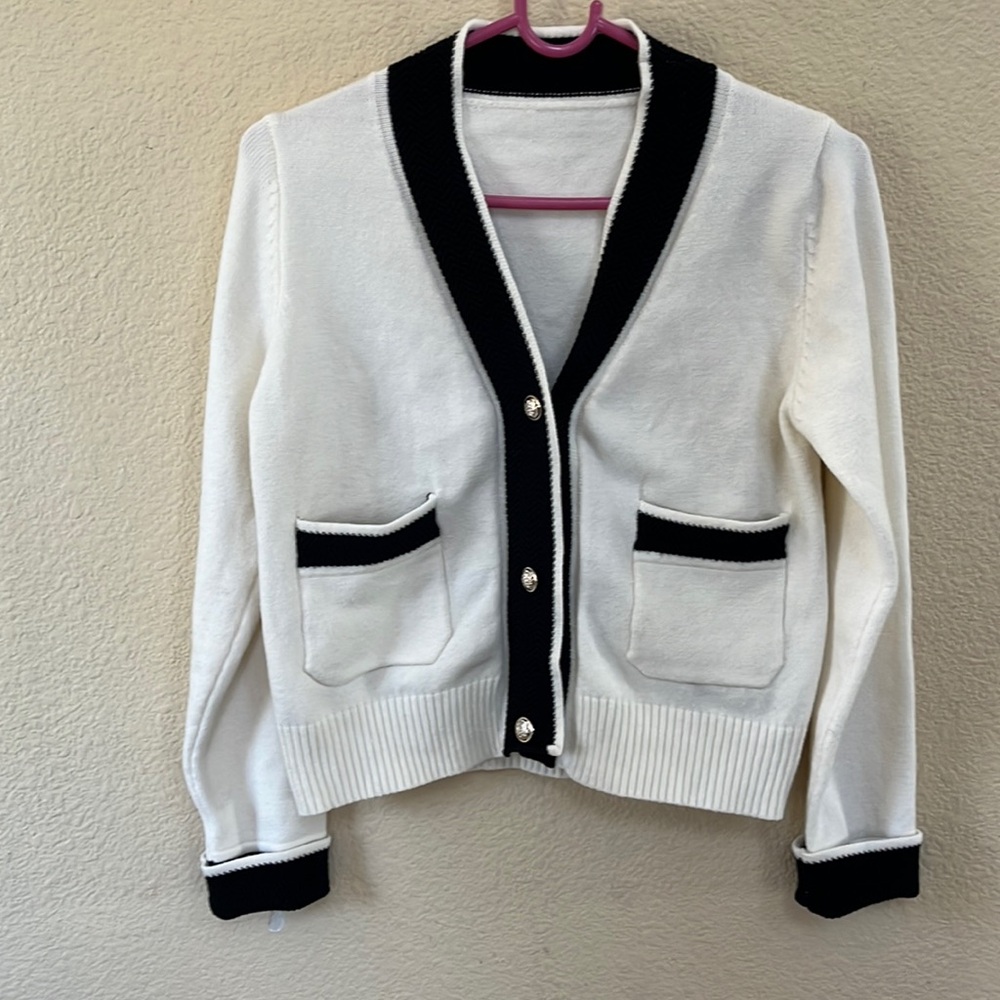 Women Jing white & black cardigan , size s